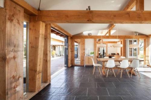 Дом из бруса 150х150 чем и как отделать стены из внутри дома. (+75 фото) Внутренняя отделка дома из бруса