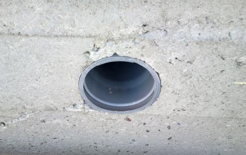 Нужно ли закрывать продухи на зиму в неотапливаемом доме. Целесообразность закрытия продухов 01