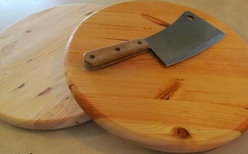 Каким маслом пропитать разделочную доску из дерева. Чем обработать разделочную доску из дерева?