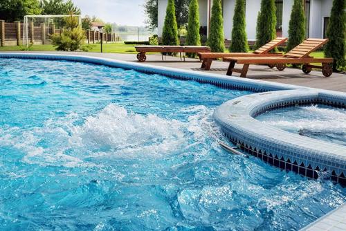 Бассейн во дворе частного дома своими руками. Стационарные бассейны