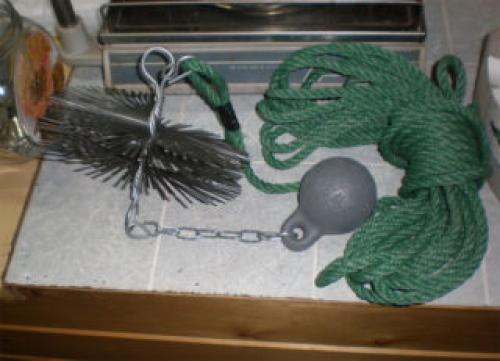 Чем топить печь, чтобы прочистить дымоход. Способы прочистки дымохода