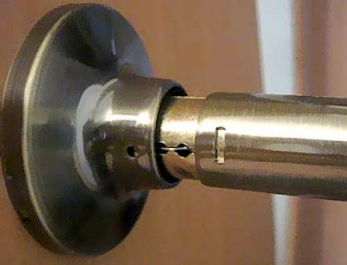 Как самостоятельно заменить дверную ручку 13