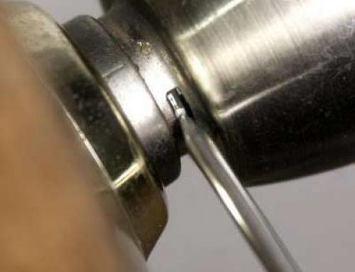 Как самостоятельно заменить дверную ручку 11