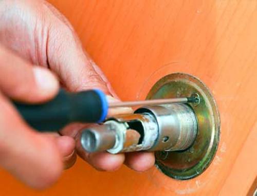 Как самостоятельно заменить дверную ручку 10