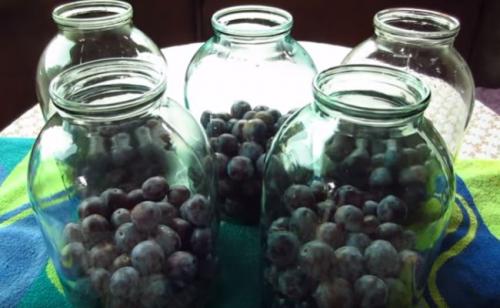 Как закрутить сливы на зиму целиком в 3-х литровую банку. Компот из слив на зиму — рецепт на 3 литровую банку