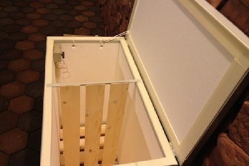 Ящик для хранения овощей на балконе зимой. Конструкционные особенности балконного погреба