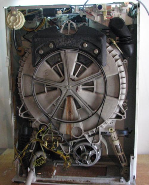 Замена подшипника на барабане стиральной машины Аристон. Поэтапное выполнение работ