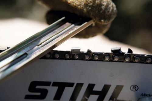 Почему отпускается цепь на бензопиле. Классические ошибки при натягивание цепи бензопилы