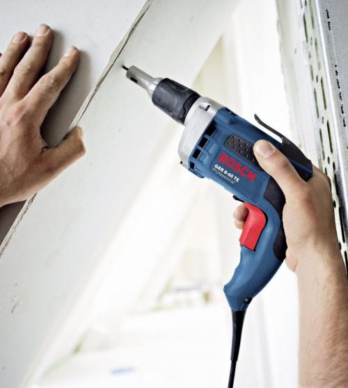 Какой сетевой шуруповерт выбрать для домашних работ. В чем различия аккумуляторного и сетевого шуруповерта