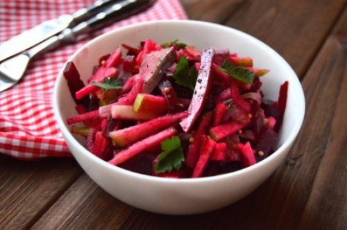 Рецепт салат из вареной свеклы. Салаты из вареной свеклы — 7 простых и очень вкусных рецептов 23