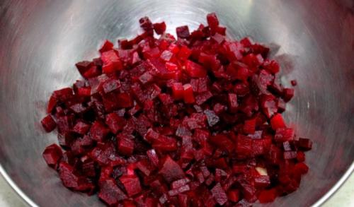 Рецепт салат из вареной свеклы. Салаты из вареной свеклы — 7 простых и очень вкусных рецептов