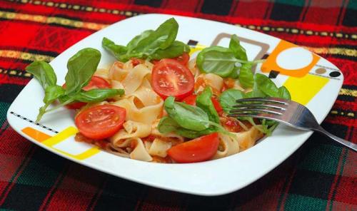 Паста с базиликом. Спагетти с помидорами и базиликом – быстро, вкусно, полезно!