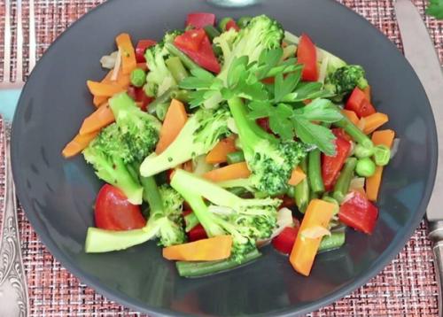 Салат из замороженной брокколи. Рецепт салата из замороженной капусты брокколи с чесноком