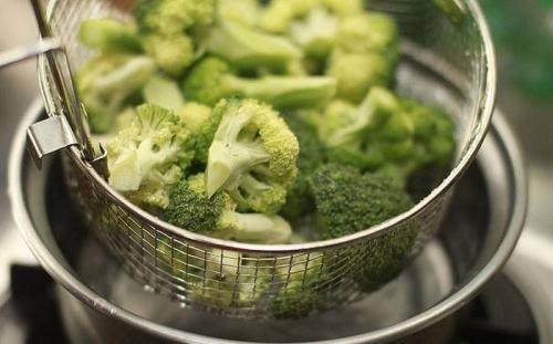 Сколько варить брокколи перед жаркой. Сколько варить брокколи