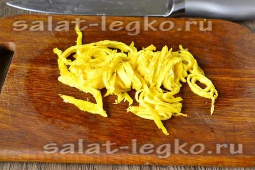 Салат разбойничий с блинами и курицей. Секреты готовки салата из блинчиков и куриного копченого мяса 28