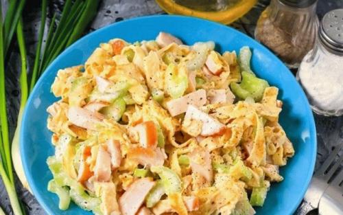 Салат разбойничий с блинами и курицей. Секреты готовки салата из блинчиков и куриного копченого мяса 35 Салат разбойничий с блинами и курицей. Секреты готовки салата из блинчиков и куриного копченого мяса 35