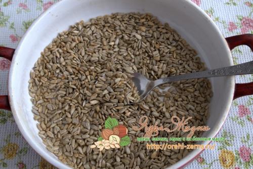 Как жарить семечки без кожуры. Как пожарить очищенные семечки подсолнуха самостоятельно — пошаговая фото инструкция