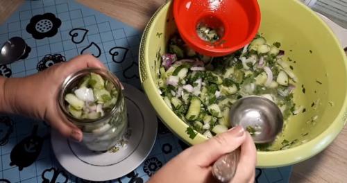 Как вкусно законсервировать переросшие огурцы. Переросшие огурцы на зиму, пальчики оближешь! (Что сделать из больших огурцов ?)