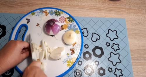 Как вкусно законсервировать переросшие огурцы. Переросшие огурцы на зиму, пальчики оближешь! (Что сделать из больших огурцов ?)