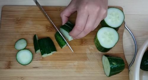 Как вкусно законсервировать переросшие огурцы. Переросшие огурцы на зиму, пальчики оближешь! (Что сделать из больших огурцов ?)