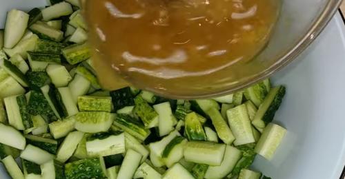 Как вкусно законсервировать переросшие огурцы. Переросшие огурцы на зиму, пальчики оближешь! (Что сделать из больших огурцов ?)