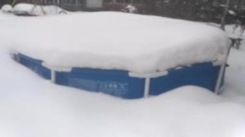 Можно ли оставить каркасный бассейн на зиму без воды. Зимовка каркасного бассейна с водой на улице. Можно ли оставлять каркасный бассейн на зиму наполненным?