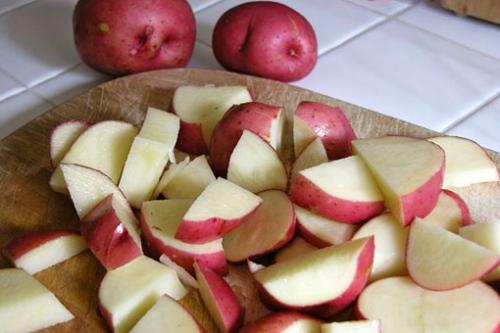 Красный картофель для чего. Полезные свойства красного картофеля, замедляющего процессы старения