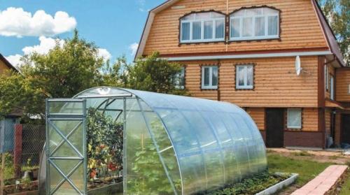 Теплица на маленьком участке. Какую теплицу поставить на даче?