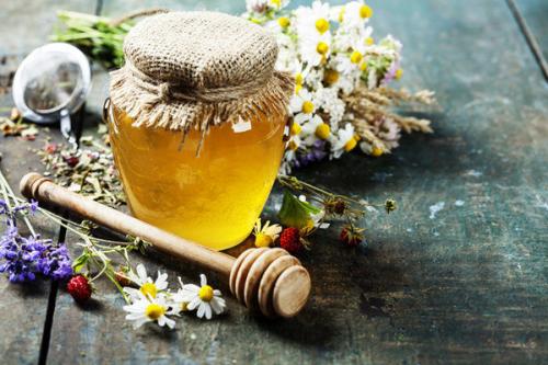 Светлый мед с горчинкой. Светлые сорта меда