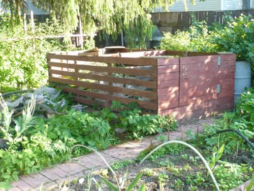 Что добавить в компостную яму для быстрого перегнивания. Как ускорить перегнивание в компостной яме