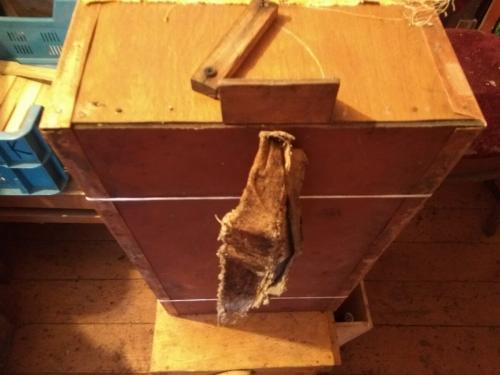 Почему улетает рой пчел. Как гарантировано, поймать пчелиный рой