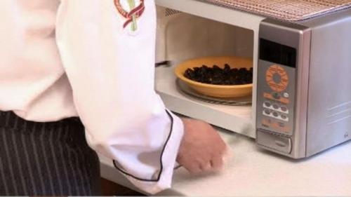 Как жарить семечки на сковороде?