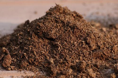 Мульчирование газона на зиму. Мульчирование газона: способы и виды