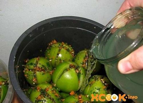Зелёные помидоры с чесноком и зеленью без закатки. Рецепт 6: квашеные с чесноком зеленые помидоры