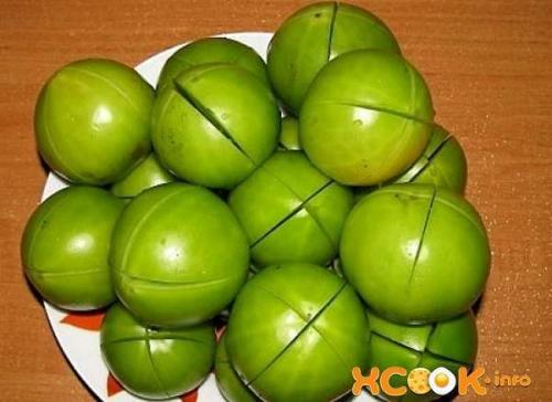 Зелёные помидоры с чесноком и зеленью без закатки. Рецепт 6: квашеные с чесноком зеленые помидоры