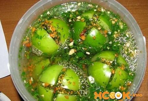 Зелёные помидоры с чесноком и зеленью без закатки. Рецепт 6: квашеные с чесноком зеленые помидоры