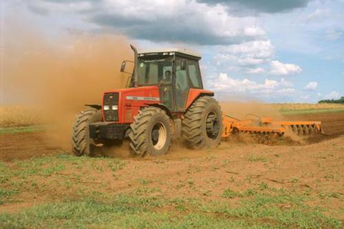 Когда пашут землю осенью. Правильная вспашка осенью и весной. 02