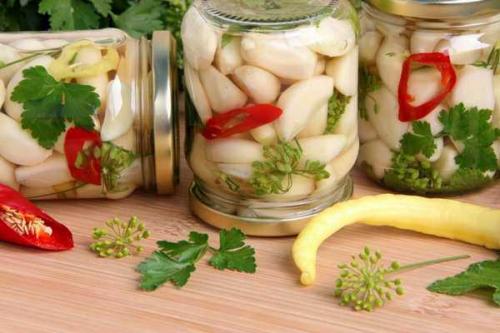 Чеснок на зиму рецепты очень вкусно. Зимние заготовки из чеснока. Золотые рецепты — классика и оригинальные варианты