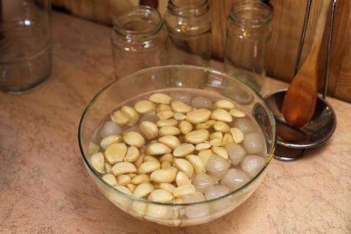 Чеснок на зиму рецепты очень вкусно. Зимние заготовки из чеснока. Золотые рецепты — классика и оригинальные варианты