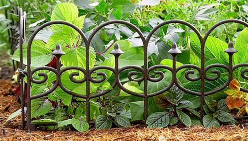 Чем огородить грядки на даче дешево. Делаем ограждения вокруг грядок из различных материалов