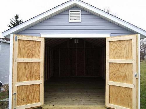 Как закрепить ворота, чтобы они не гуляли от ветра. Особенности упоров