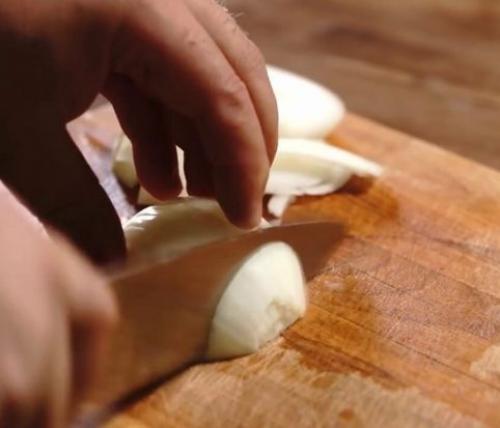 Как правильно жарить картошку на сковороде с корочкой и луком. Как правильно пожарить картошку с луком на сковороде вкусно с корочкой