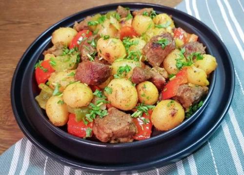 Как правильно жарить картошку на сковороде с корочкой и луком. Как правильно пожарить картошку с луком на сковороде вкусно с корочкой