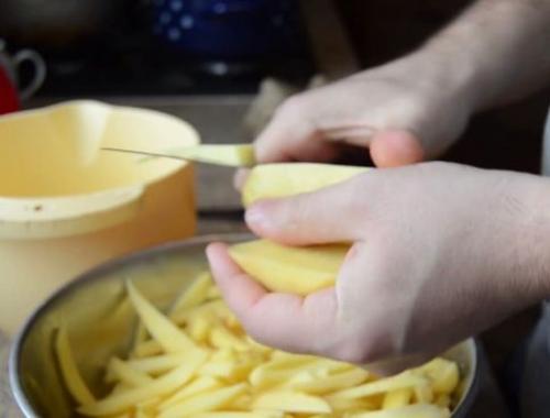 Как правильно жарить картошку на сковороде с корочкой и луком. Как правильно пожарить картошку с луком на сковороде вкусно с корочкой