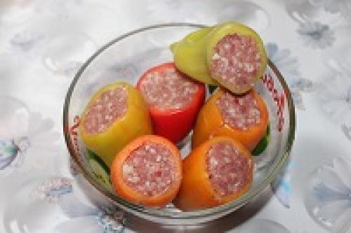 Перец фаршированный фаршем без риса калорийность. Перец фаршированный мясом и рисом с расчетом калорийности на 100 грамм