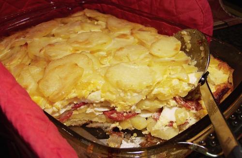 Картошка в духовке с майонезом и колбасой. Картошка с колбасой – 3 рецепта жарки, тушения и запекания