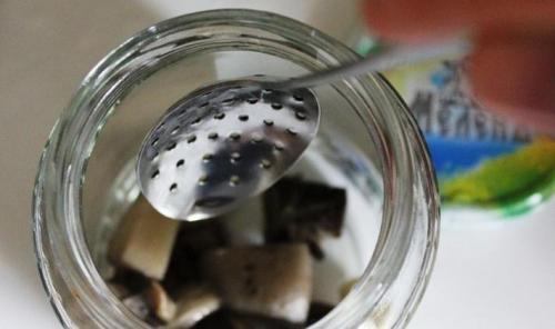 Как солить свинушки горячим способом в банках с предварительным вымачиванием