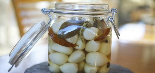 Как хранить чеснок в погребе. Подготовка и условия хранения