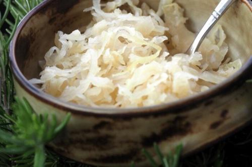 Как убрать горечь из квашеной капусты. А вот почему кислая капуста горчит на самом деле, не хрустит, желтая и невкусная удается: 5 причин, 5 хитростей и вкусный рецепт