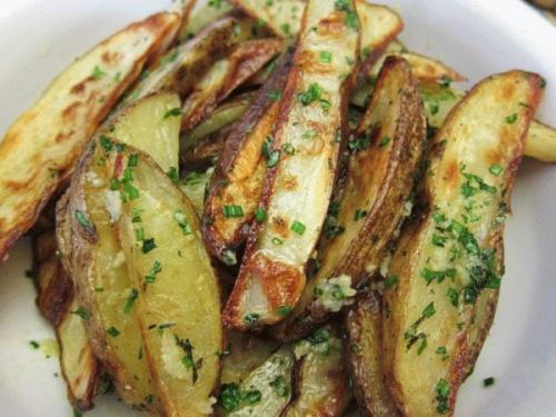 Картофель в духовке с сыром и майонезом. Картошка под сыром с майонезом в духовке 26